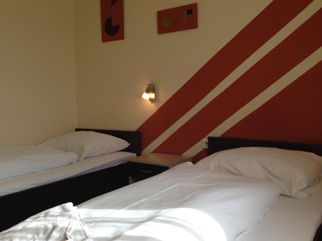 City Hotel Agoston 佩奇 客房 照片