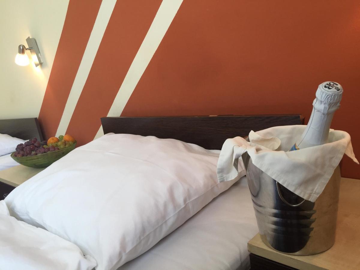City Hotel Agoston 佩奇 外观 照片