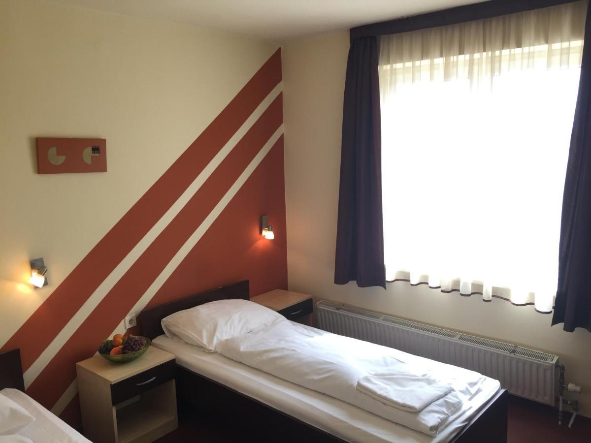 City Hotel Agoston 佩奇 外观 照片