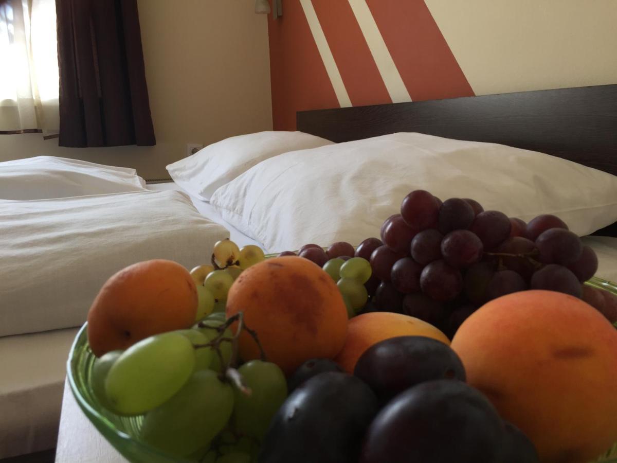 City Hotel Agoston 佩奇 外观 照片