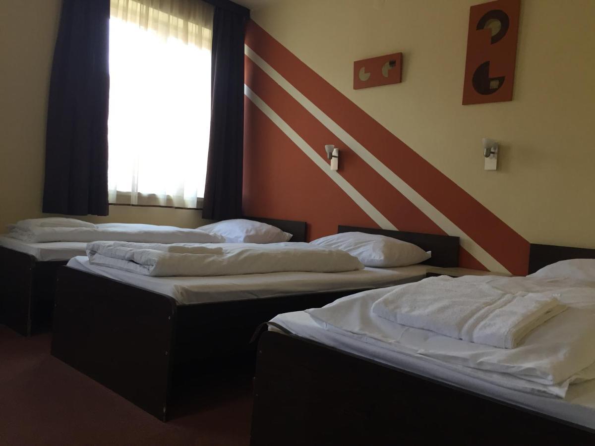 City Hotel Agoston 佩奇 外观 照片