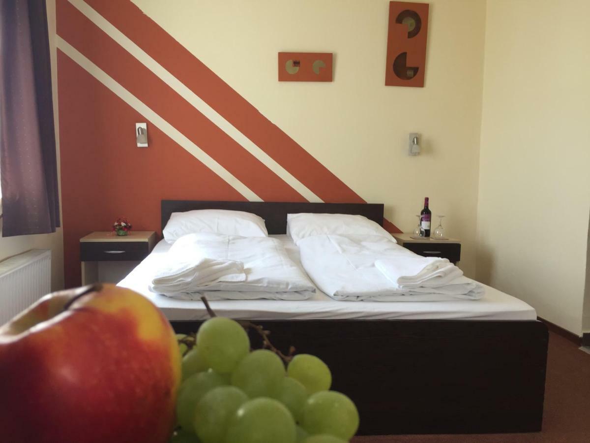 City Hotel Agoston 佩奇 外观 照片