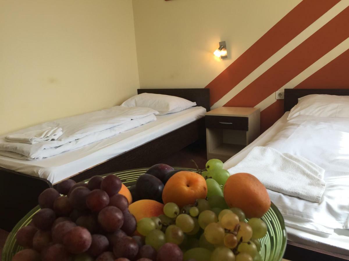 City Hotel Agoston 佩奇 外观 照片