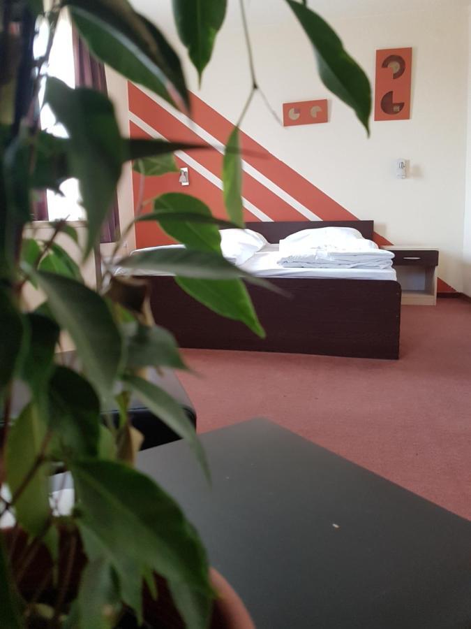 City Hotel Agoston 佩奇 外观 照片